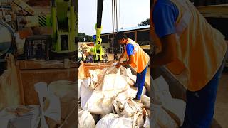truck se cement ka bori aur loading ho raha hai#trending #truck #song #funny 💯