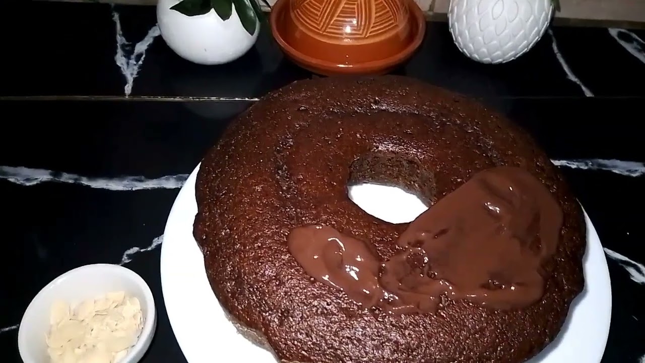 كيكة بالشكلاط فقط ب 3 بيضات كتجي رائعة 