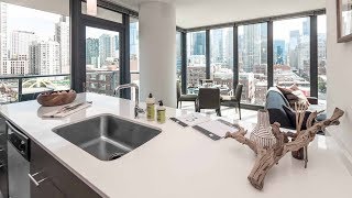 Tour an 09-tier two-bedroom model at River North's new Gallery on Wells