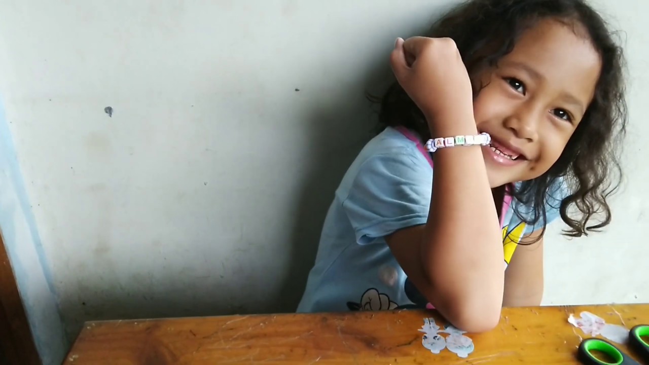 Membuat gelang manik manik | melatih kesabaran, ketelitian dan