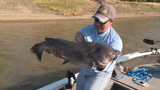 Jason mitchell joins guide brad durick on the red river of north
located dakota and minnesota border near community drayton. top
mids...