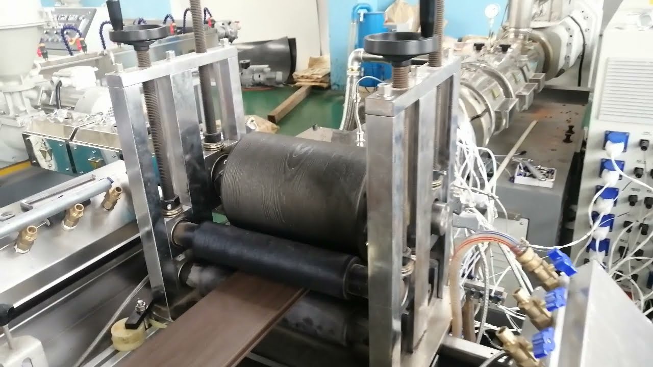 PE WPC co-extrusion line with online embossing device (Sophie@wpcmachinery.com,0086 15063923327)
