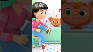 Knees And Toes! Baby Bath Games 🛁🧼 #Routinemoments #Babybathtub #Bathtub #Littlebabybum