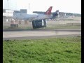 Car Gets Blown Away By Boeing 747 mp3