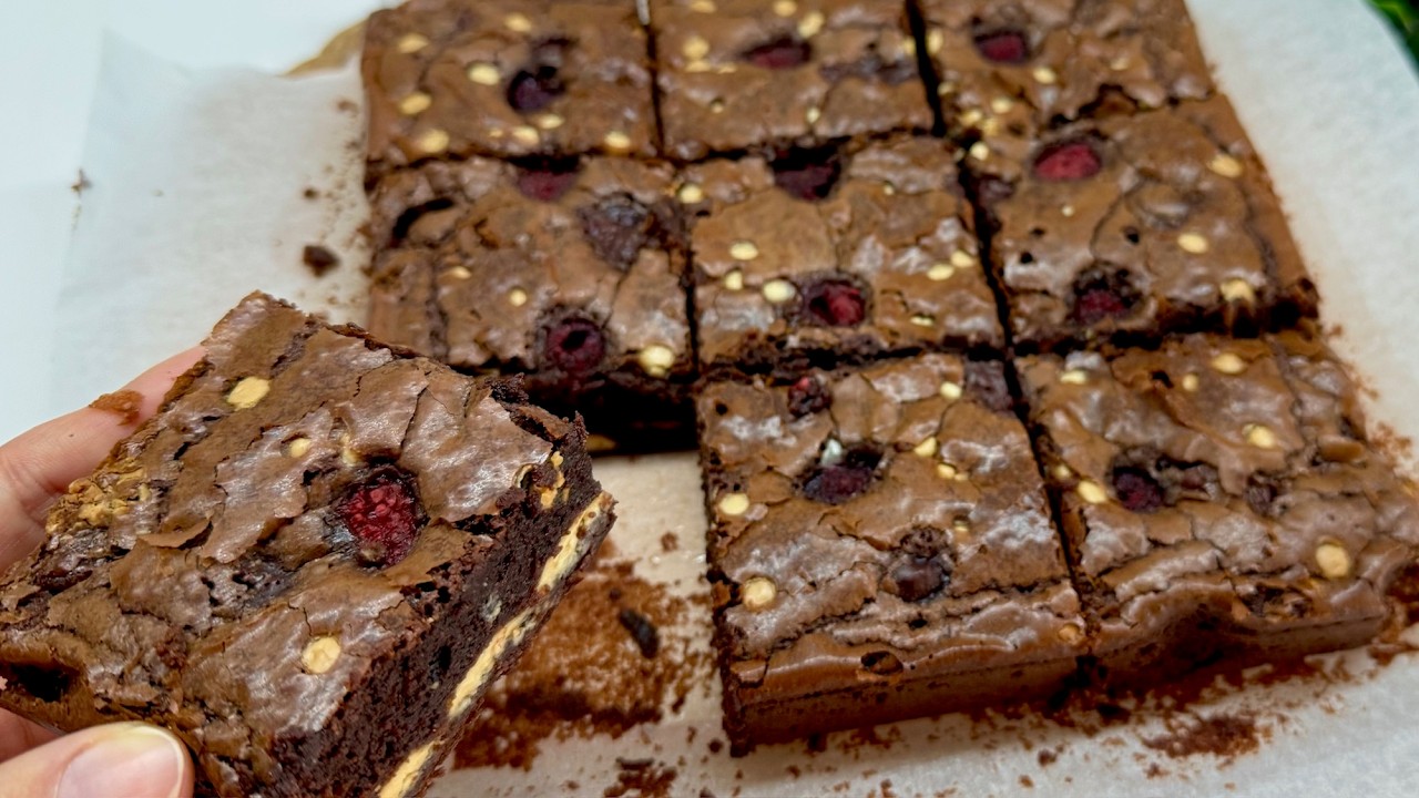 DENEME REKORU KIRAN BROWNİ TARİFİ 🏆 EF SA NE  Frambuazlı Beyaz Çikolatalı Brownie🍫 Çiçekintarifleri