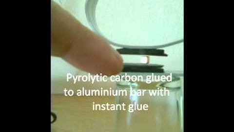 Diamagnetic levitation with pyrolytic carbon