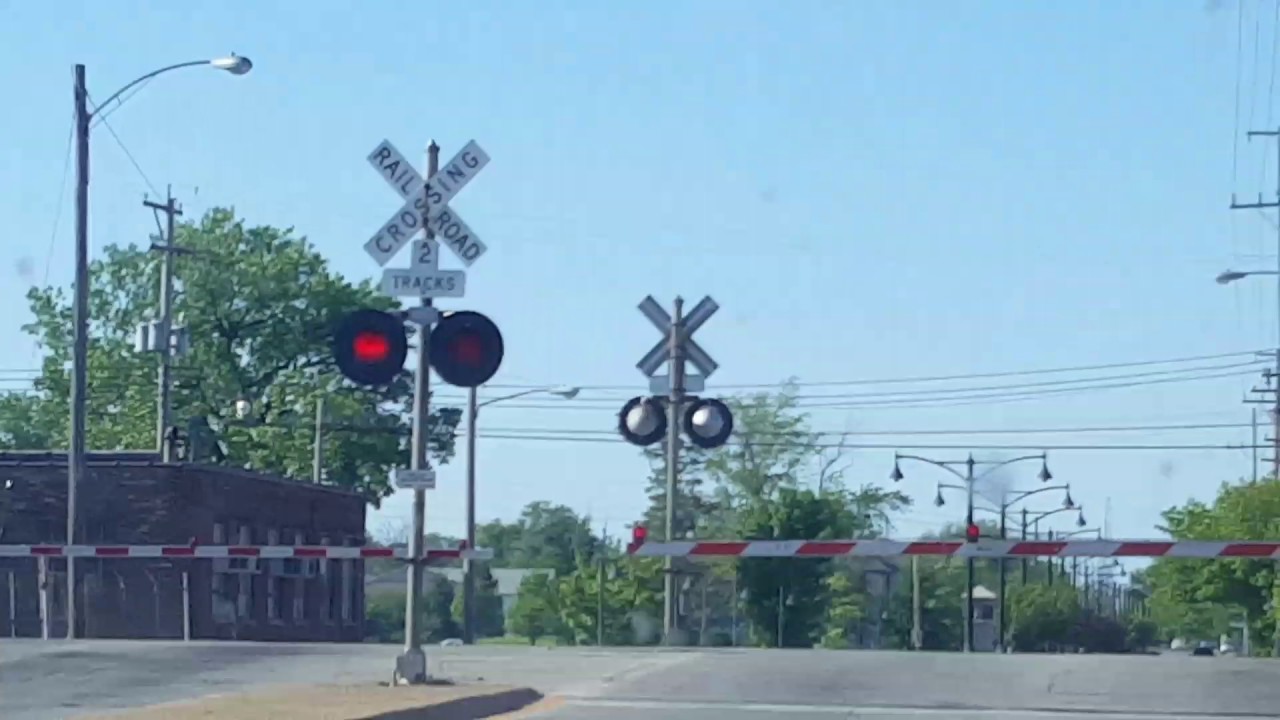 Carload Express (CLXX) MP15N 1556 Trails on NS, Decatur, IL! - YouTube