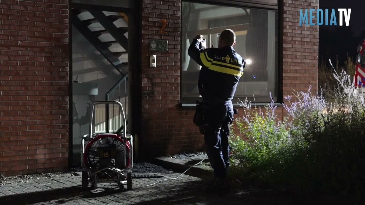 Brandstichting bij voordeur van bedrijfspand Achterzeedijk Barendrecht