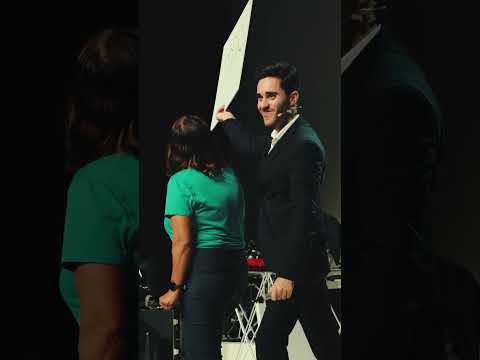 Watch Aviv perform his Live show