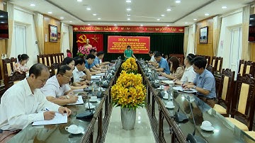 Hội nghị giao ban với các cơ quan tham mưu giúp việc huyện ủy