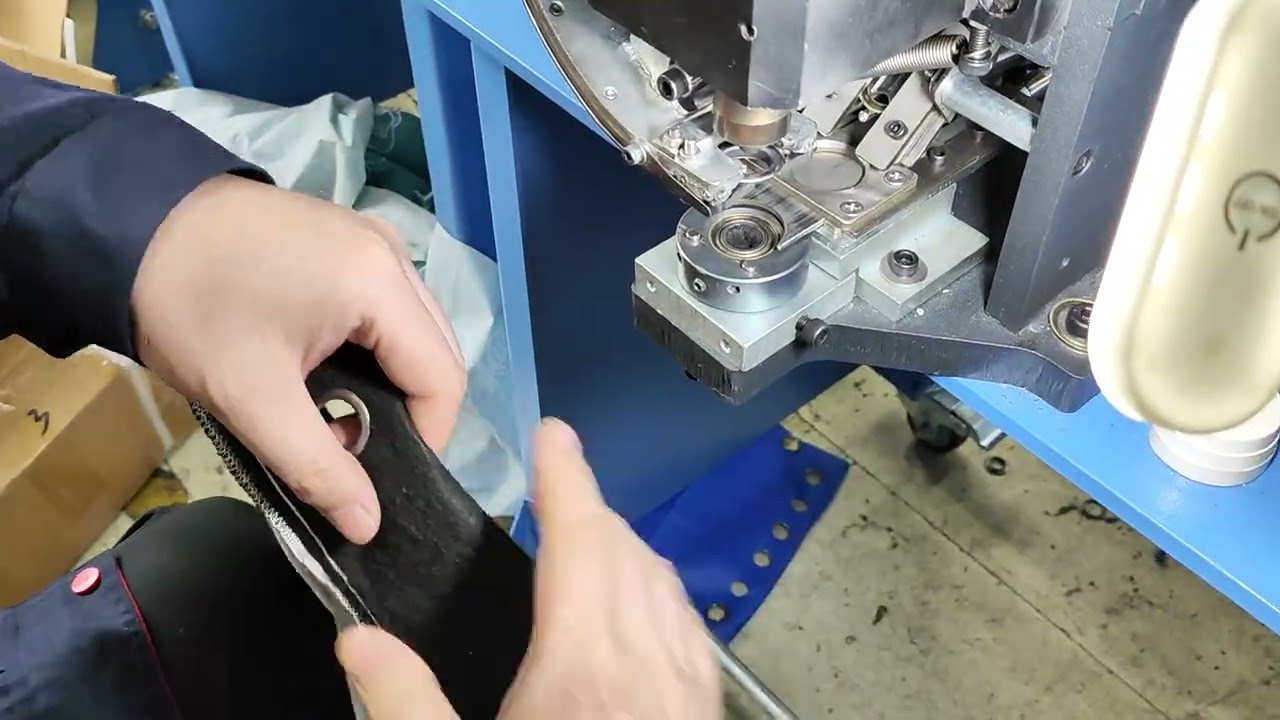 Automatic metal grommet fixing machine