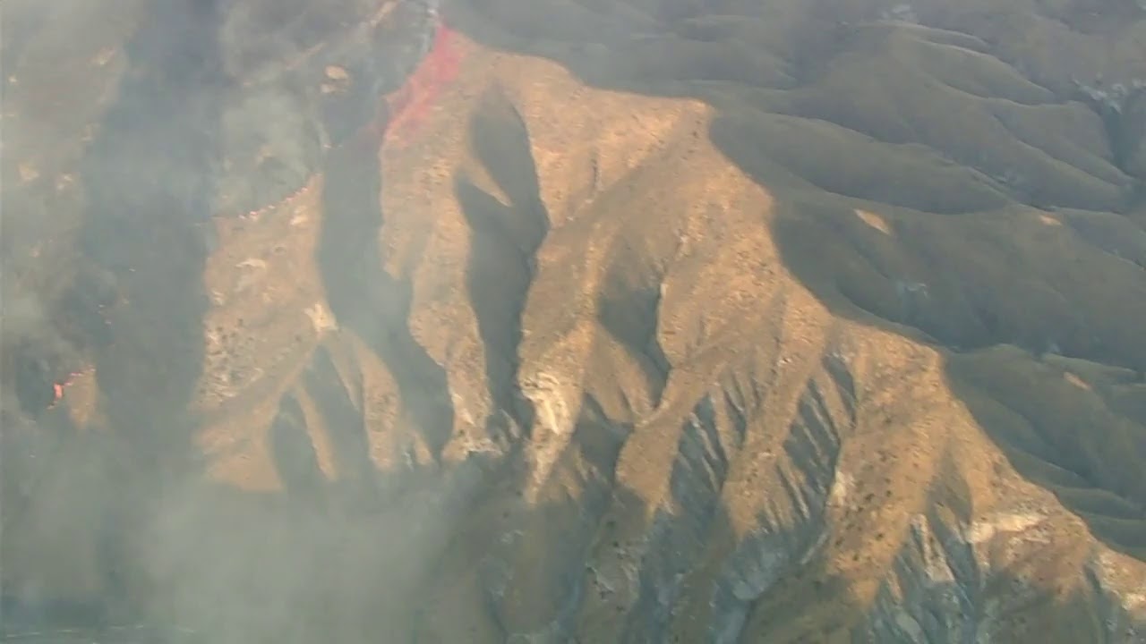 Fast-moving fire burns 800 acres near Agua Dulce as evacuations begin | ABC7