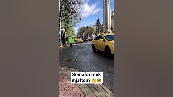 Polici në semafor ju ngatëron në trafik…? 🥹🥹🤫