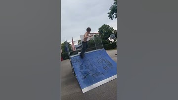 Kid Breaks Arm Skating 🤢 #skateboarding #skateboard #skatefails #skatepark