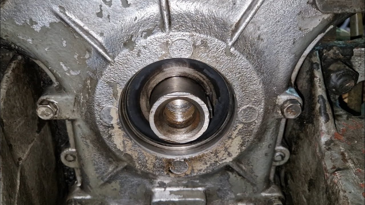 Wymiana uszczelniacza wału korbowego C-335 (C-330) od strony koła pasowego (przód)