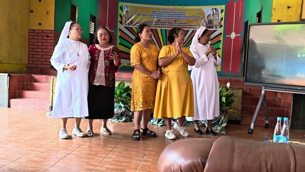 Persembahan lagu dari DPP paroki 