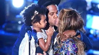 Jay Z & Blue Ivy Present Beyonce With Vanguard Award at 2014 MTV VMAs