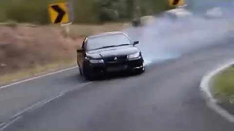 V8 Turbo Holden VZ SS Ute Drifting