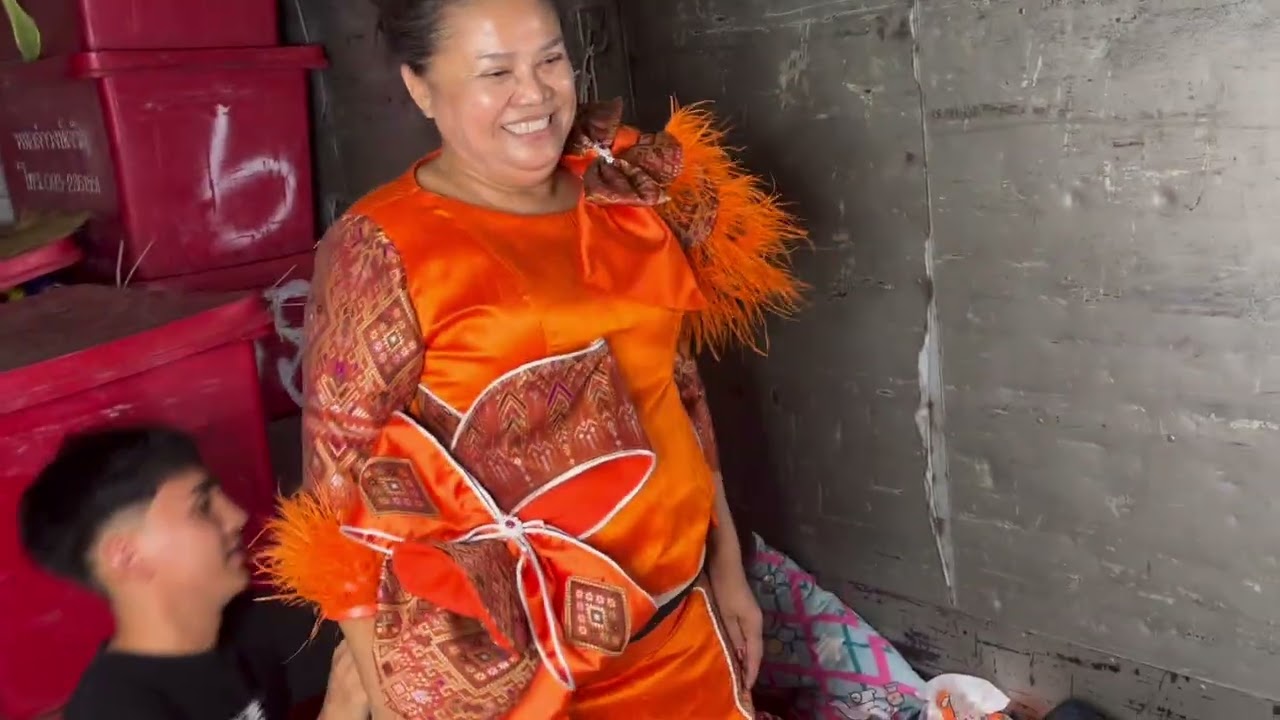 โลโก้ออกแบบทำชุดให้แม่เดือนเพ็ญมาดูว่าจะเป็นยังไงสรุปใส่ไม่ได้❓#เดือนเพ็ญ #เดือนเพ็ญอำนวยพร 