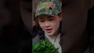 用现舂的新鲜香料，做一桌全家人都爱吃的麻辣酸爽的地道云南火锅，记得收看本周的新视频哦！#shorts  #cooking #hotpot #chinesefood #滇西小哥