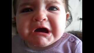 Bebe Llora Al Escuchar Celular