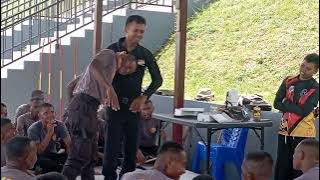 PELATIHAN BELADIRI ESKRIMA DI BRIMOB PAPUA BARAT