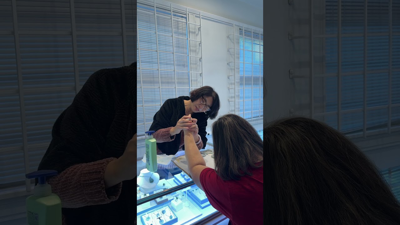 Помощь клиентке в выборе размера нефритового браслета: как на самом деле должен проходить процесс...