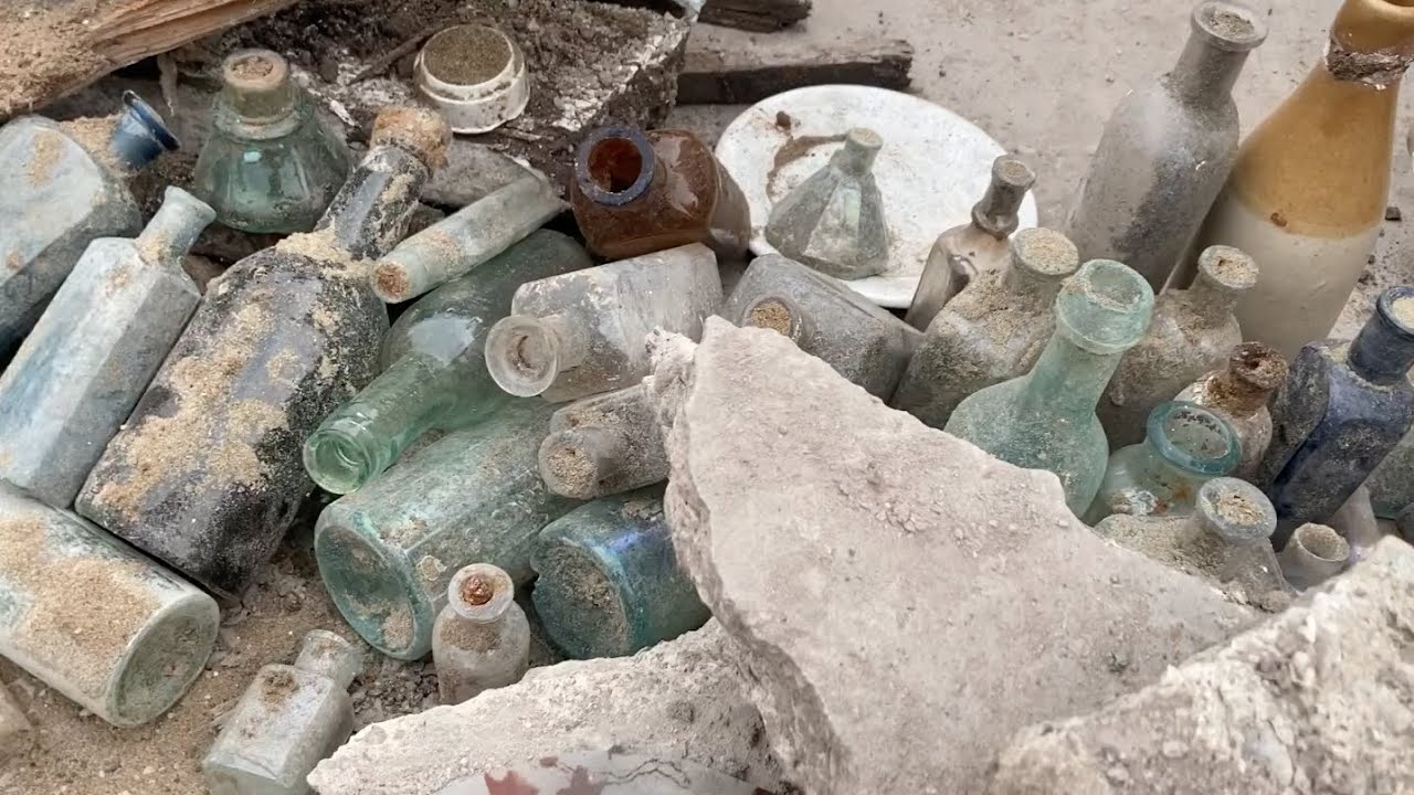 Поиск бутылок: от песков пустыни до борделя