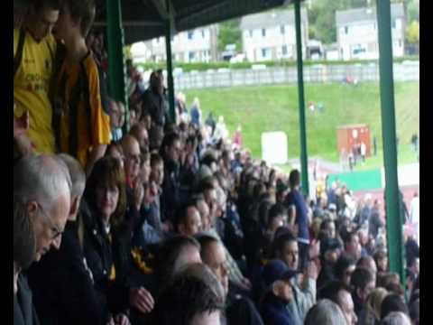 Highlights of the UniBond Premier League Play-Offs Final 2009/2010 between Bradford Park Avenue and Boston United, as the Pilgrims won 2-1 to gain a dramatic promotion back to the Blue Square North, beginning their climb back up the football pyramid. Includes extensive match action, both of Boston's goals, the pitch invasion and the final whistle celebrations.