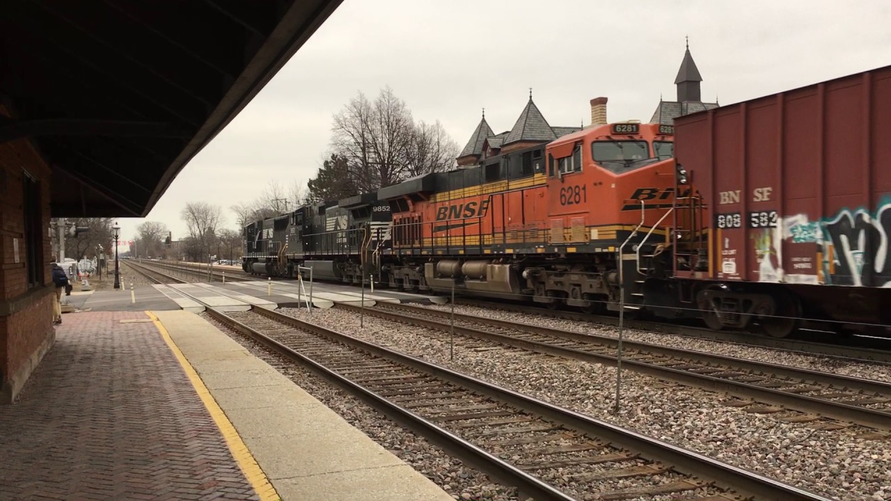 bnsf-grain-train-and-outbound-metra-211-express-meets-ns-oil-train-at