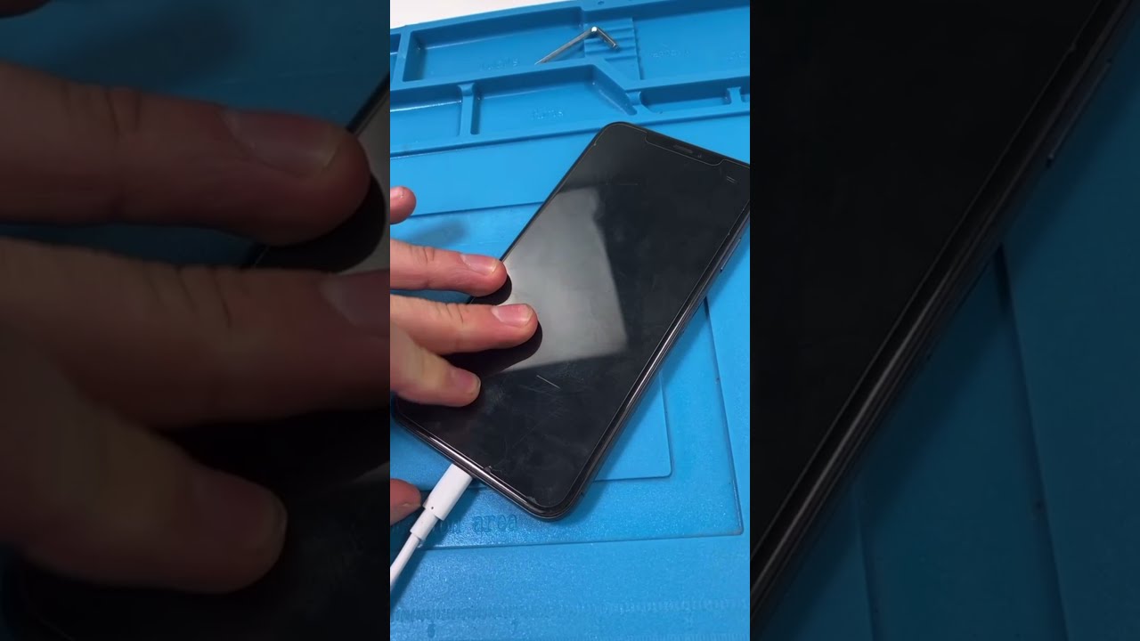 Water damaged phone turns on but screen is black iphone Clearance