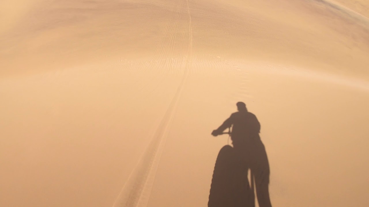 ナミビア観光で絶対にやりたい3つ ナミブ砂漠のサンドボード ファットバイクツアーがハンパない タビダー