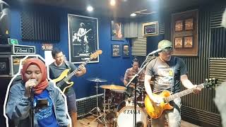 Segitiga  Coklat Cover