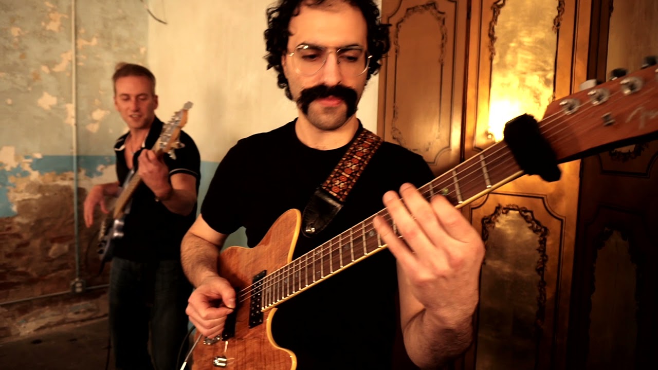 Guarda "Clock Tower" - ShwizZ (Official Music Video) su YouTube Guarda "Clock Tower" - ShwizZ (Official Music Video) su YouTube