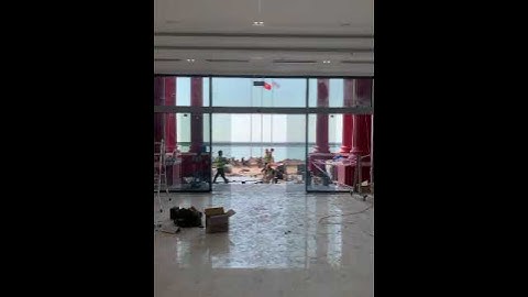 Cửa tự động sảnh tòa nhà điều hành công trình số 5, số 6 cảng Lạch Huyên, Hải Phòng