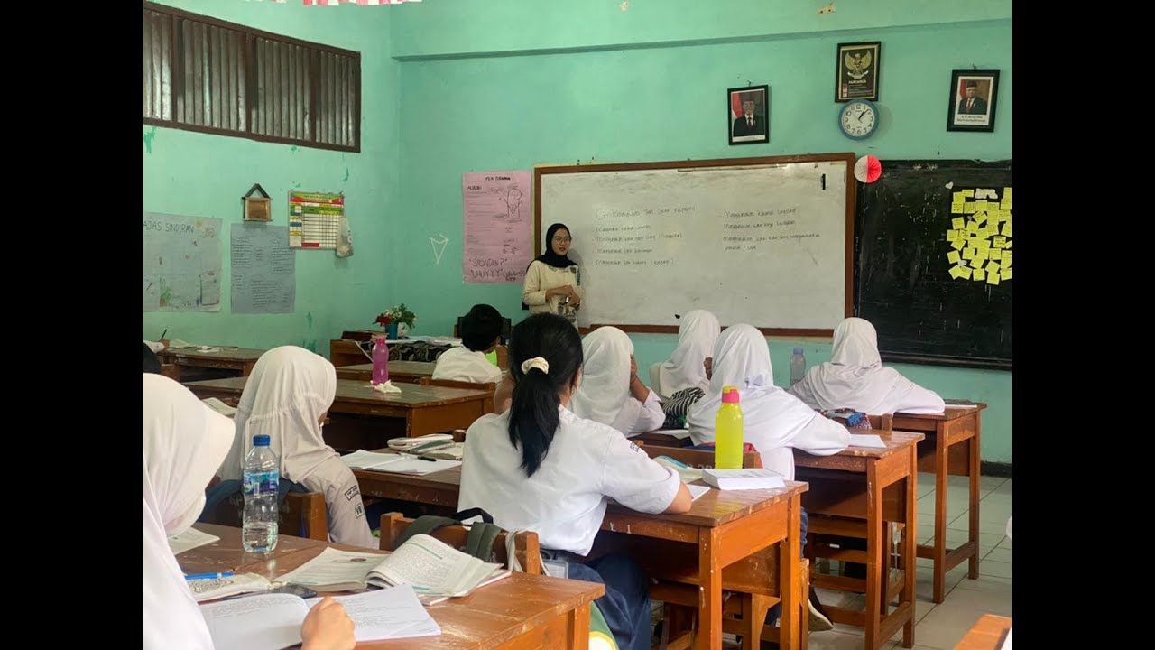 Kegiatan Pembelajaran di kelas IX C SMP Negeri 10 Bogor - YouTube