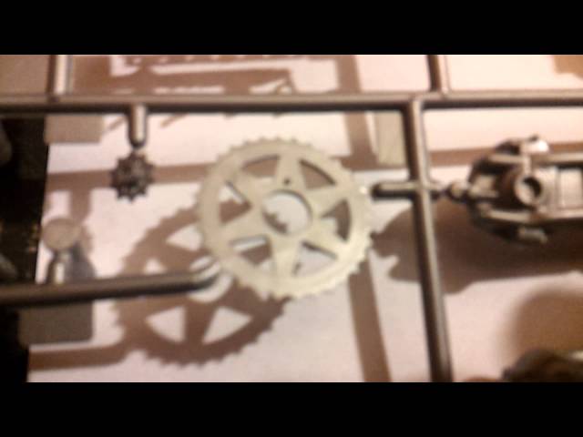 Revell Kawasaki ZX7RR, 1/9th scale model - YouTube