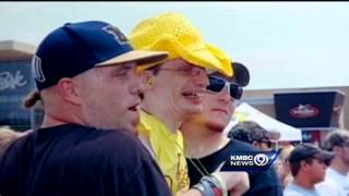 Men who helped man at Blake Shelton concern reunited