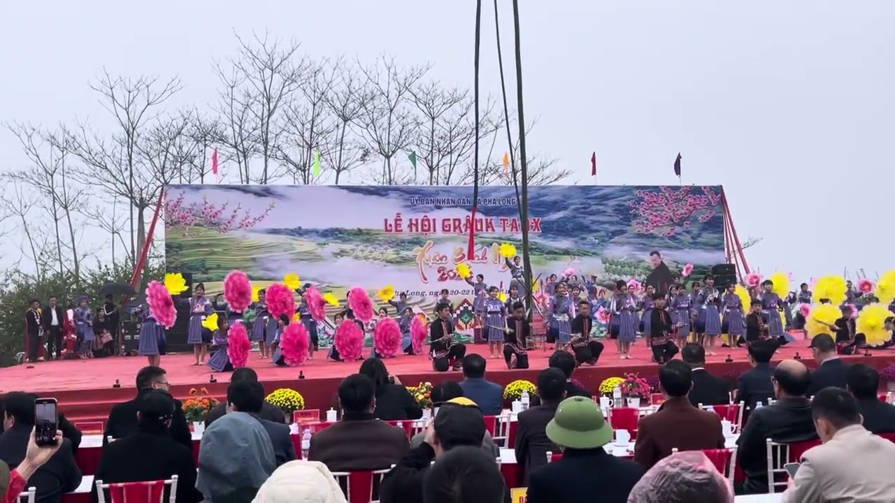 Múa hát Lễ hội gầu Tào HMong Pha Long Lào Cai