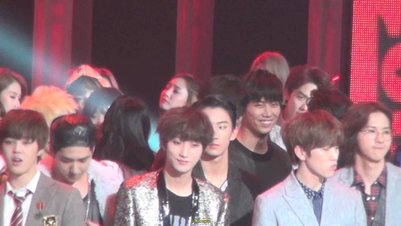 BEHIND CUT  TAECYEON ]20131231  23:58 MBC GAYO 대상   TAECYEON IS BUSY 택연