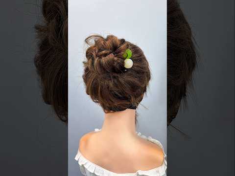Simple and Easy bun hairstyle for beginners #shorts #hairstyle #beginners #bunhairstyle