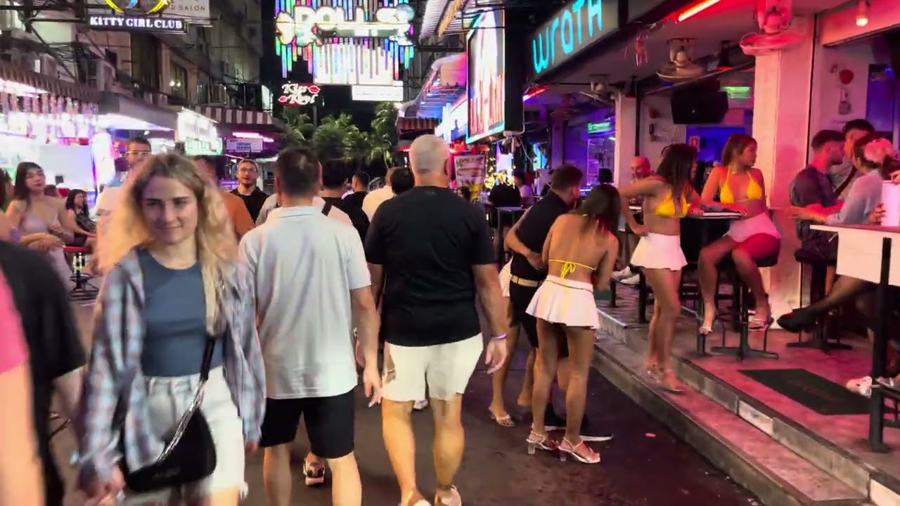 Walking on Soi 6 Pattaya on 19nd of January at 9:35 pm thailand