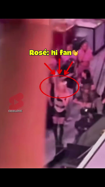Jennie pushes Rosé and Lisa in to start the performance #jennie #rosé #lisa #blackpink