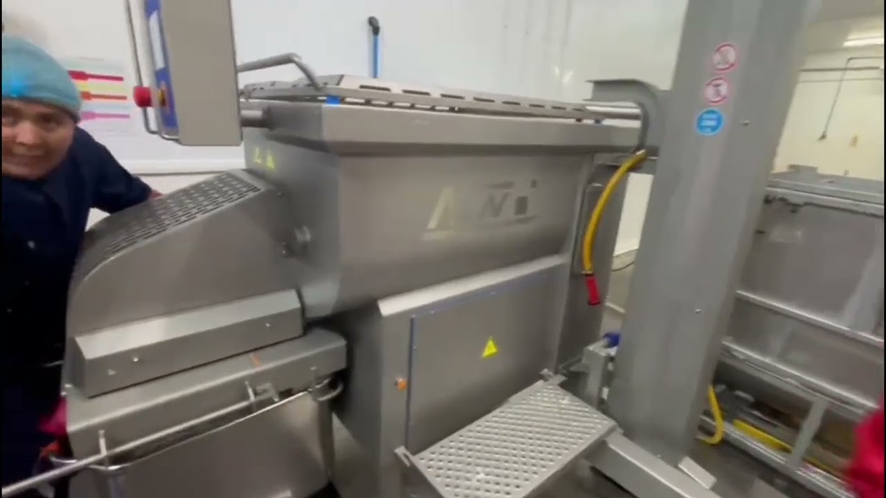 N&N 450 Litre Twin Shaft Paddle Mixer with Tote Bin Loader 