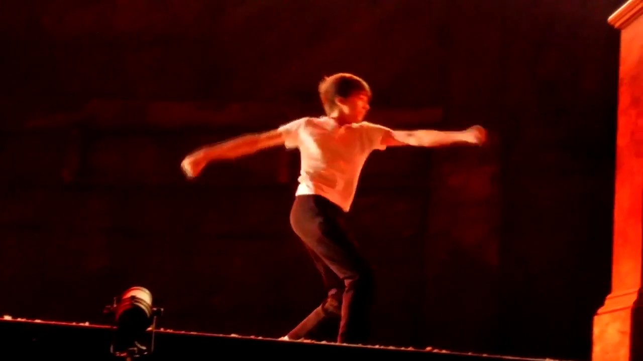 Ali Rasul - Electricity (Billy Elliot) - YouTube