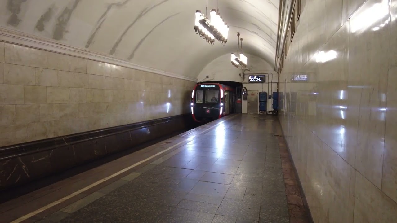 Прибытие метропоезда 81-775/776/777 «Москва-2020» на станцию Курская ...