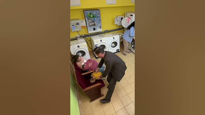 Heartwarming Act: Helping a Tired Mom #shorts
