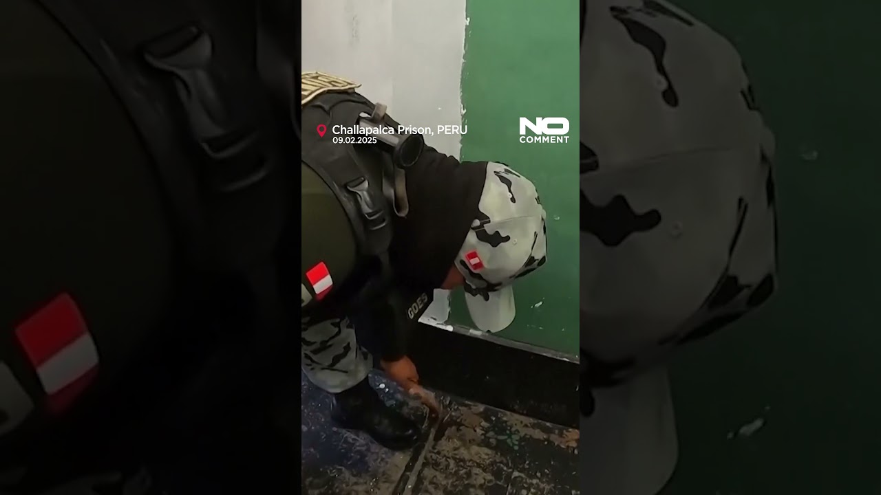 Peruvian authorities raid the Challacalpa high security prison to find electronic equipment