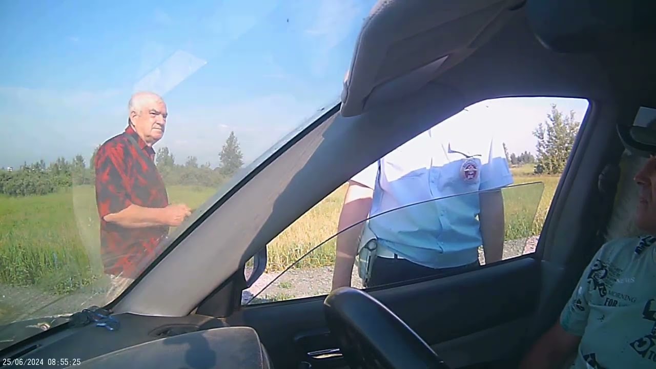 ИДПС Хамитов ждет звонка от Колокольцева. 