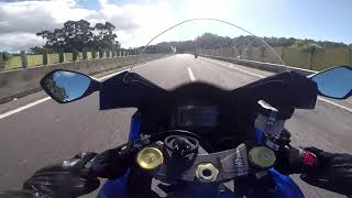 Suzuki GSXR1000 2017 Vs Bmw S1000RR 2020 - Racing on a highway